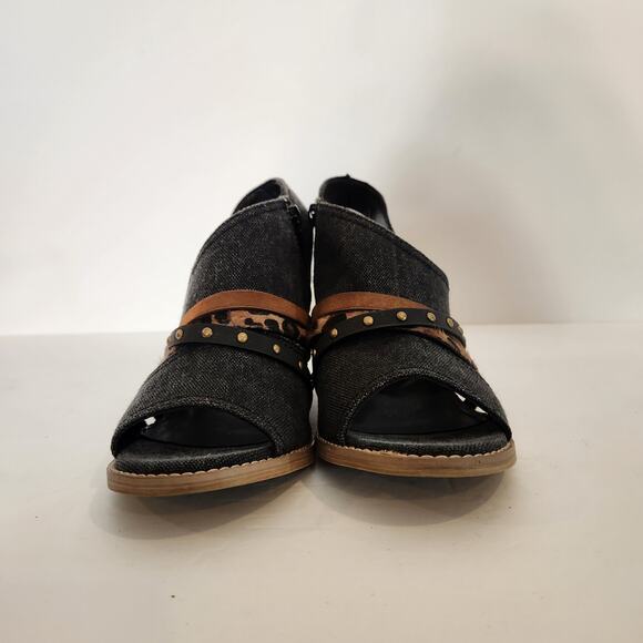 VERY G Jamison Black Brown Canvas Strappy Leopard Print Peep Toe Wedges Womens 8 - Picture 4 of 10